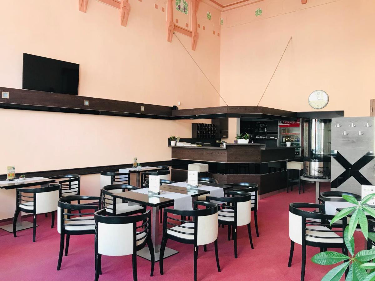 Hotel Bila Ruze Strakonice Kültér fotó