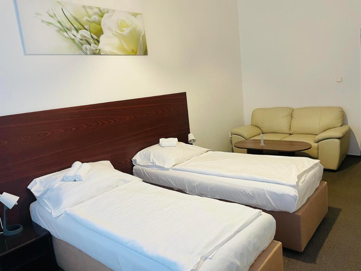 Hotel Bila Ruze Strakonice Kültér fotó
