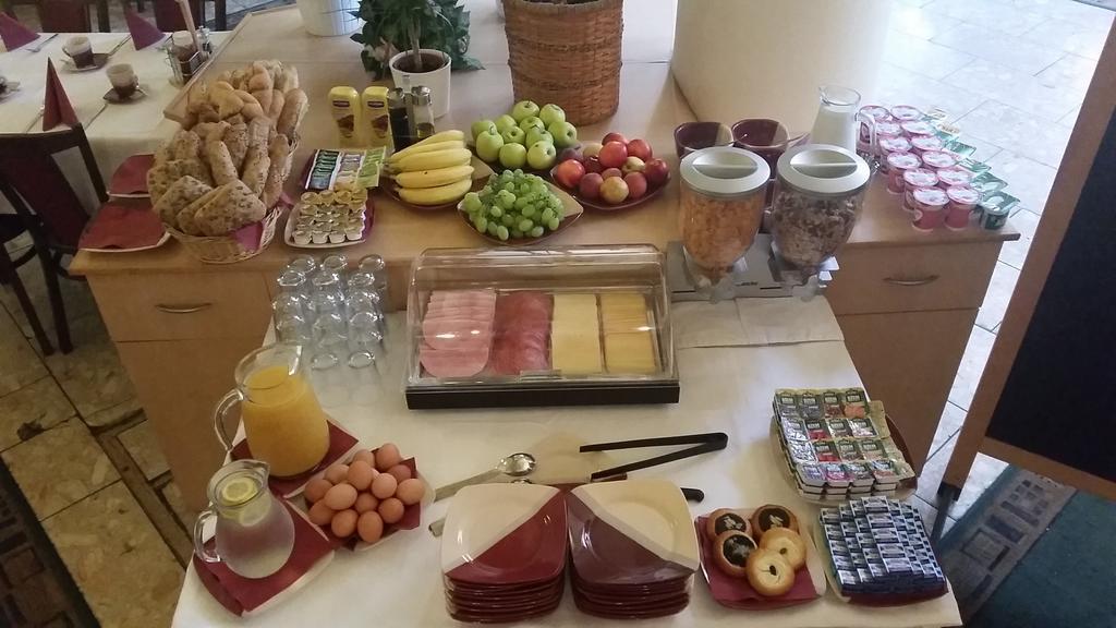 Hotel Bila Ruze Strakonice Kültér fotó