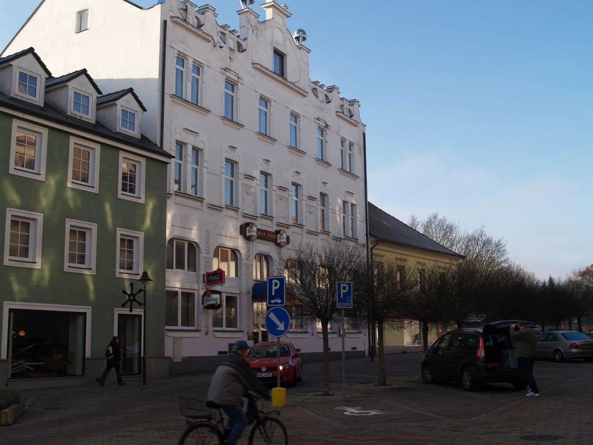Hotel Bila Ruze Strakonice Kültér fotó